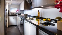 Sunseeker Predator 92 Sport - Galley
